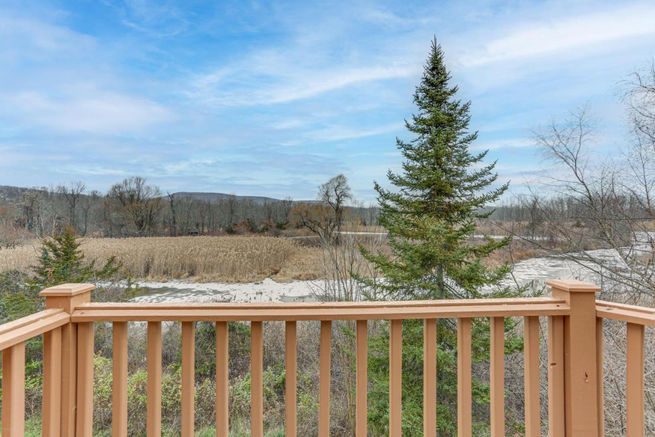 Spacious Condo With View Less Than 1 Mi To Mtn Creek Resort! Vernon Eksteriør billede