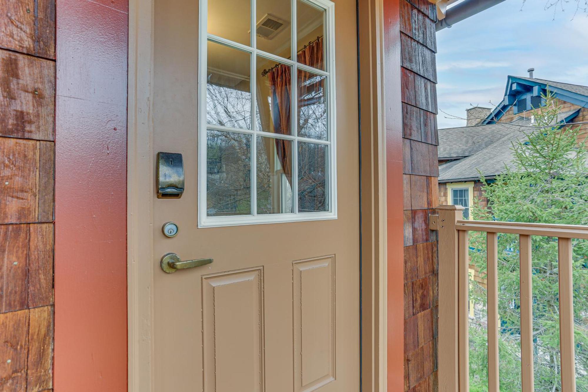 Spacious Condo With View Less Than 1 Mi To Mtn Creek Resort! Vernon Eksteriør billede