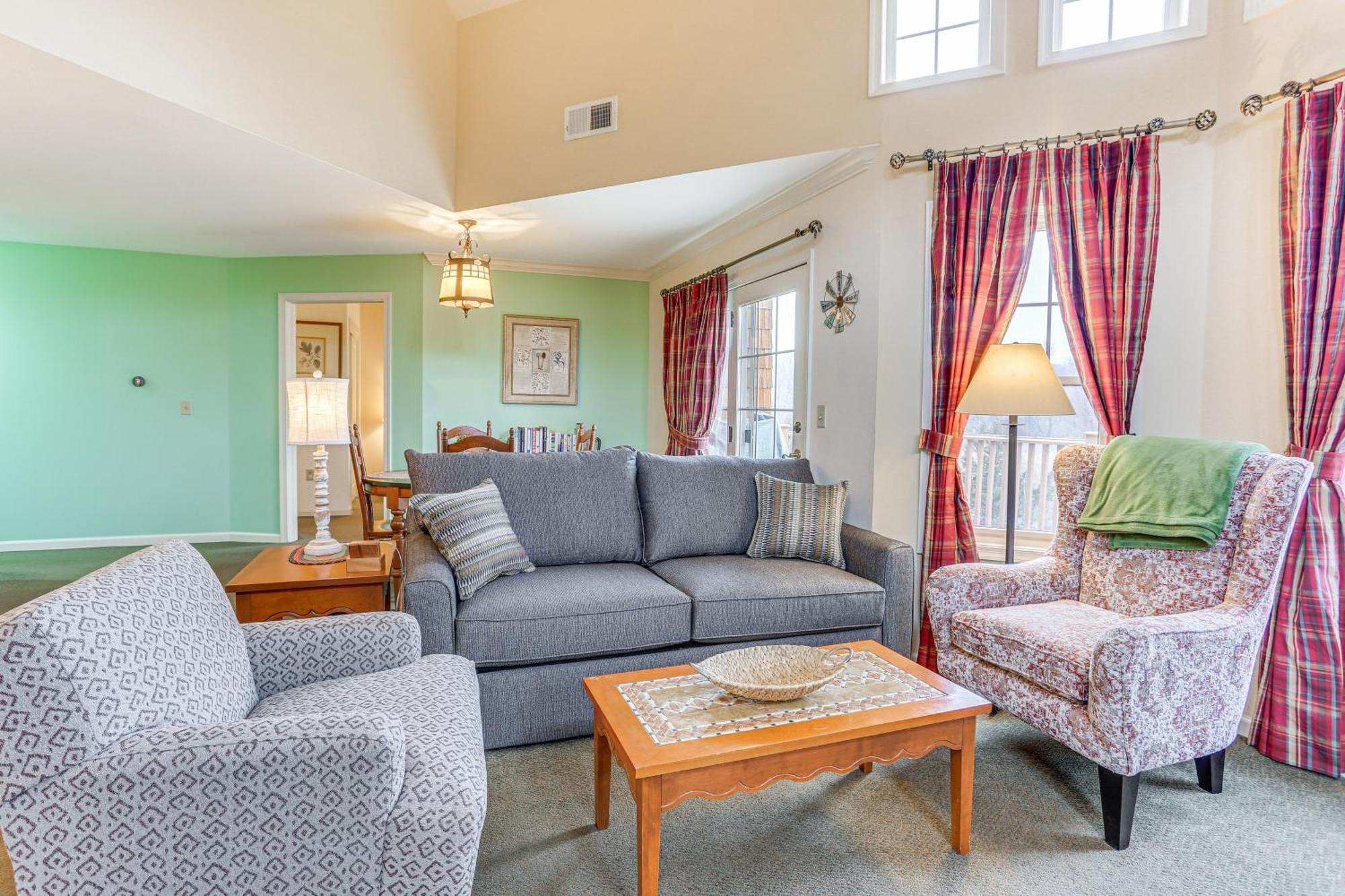 Spacious Condo With View Less Than 1 Mi To Mtn Creek Resort! Vernon Eksteriør billede